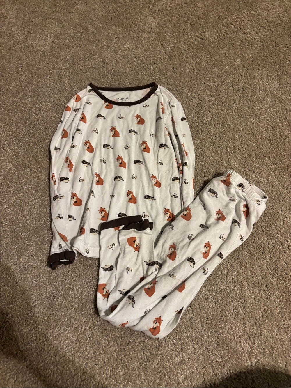 Kyte baby Kids Fox Print Long Sleeve Pajama Set - White with Brown Trim
